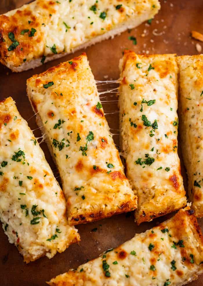 BEST-Cheesy-Homemade-Garlic-Bread-Recipe-3