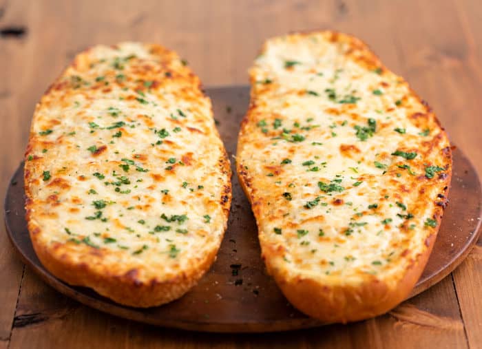 Cheesy-Homemade-Garlic-Bread-Recipe--3